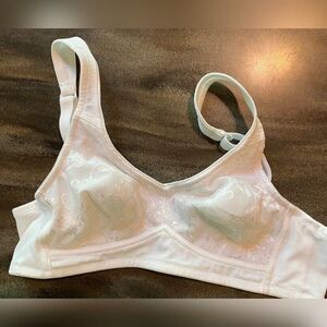 NWOT Classique Bra Women’s 34A Mastectomy White Pockets Add Straps